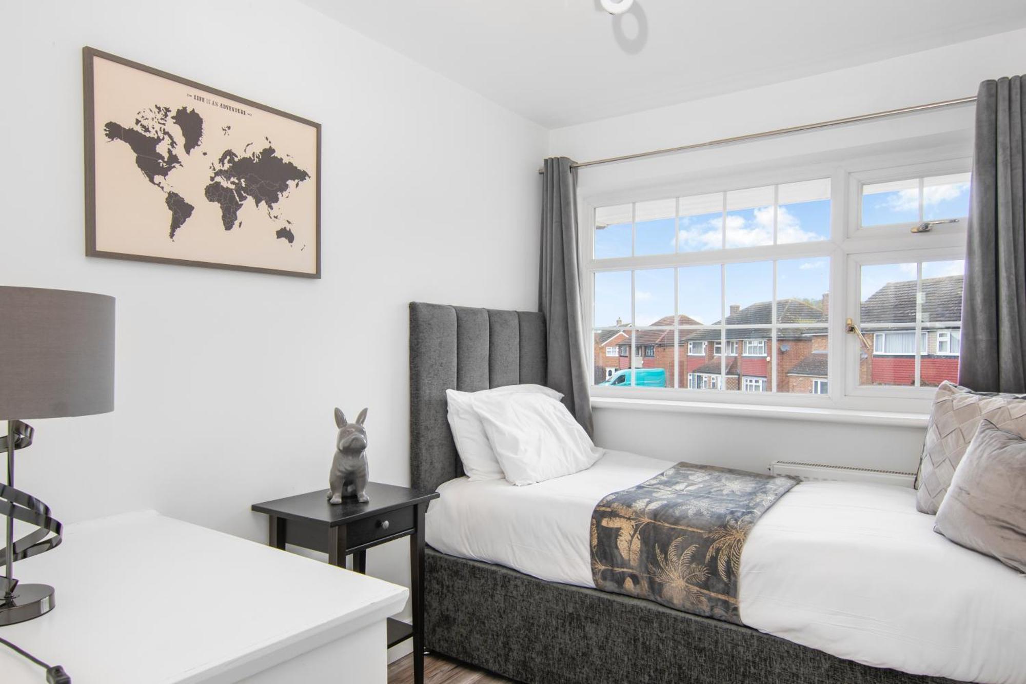 Onsitestays - Spacious 3 Bed House With Garden, Wifi & 4 Plus Parking Gravesend Esterno foto