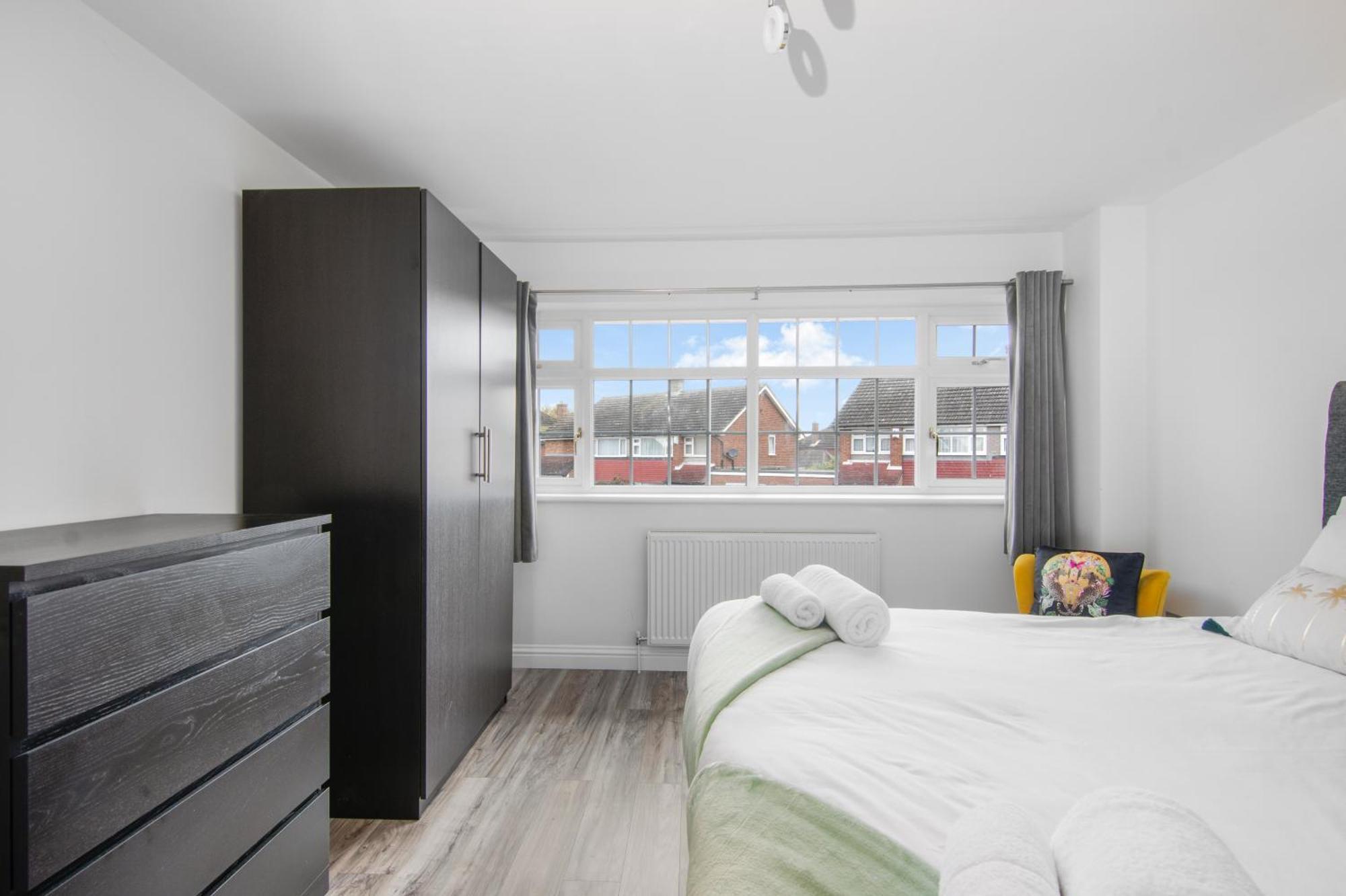 Onsitestays - Spacious 3 Bed House With Garden, Wifi & 4 Plus Parking Gravesend Esterno foto